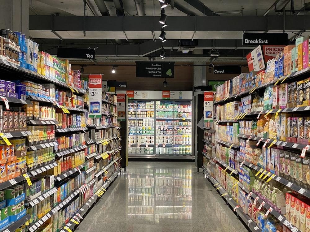 Picture of a grocery store