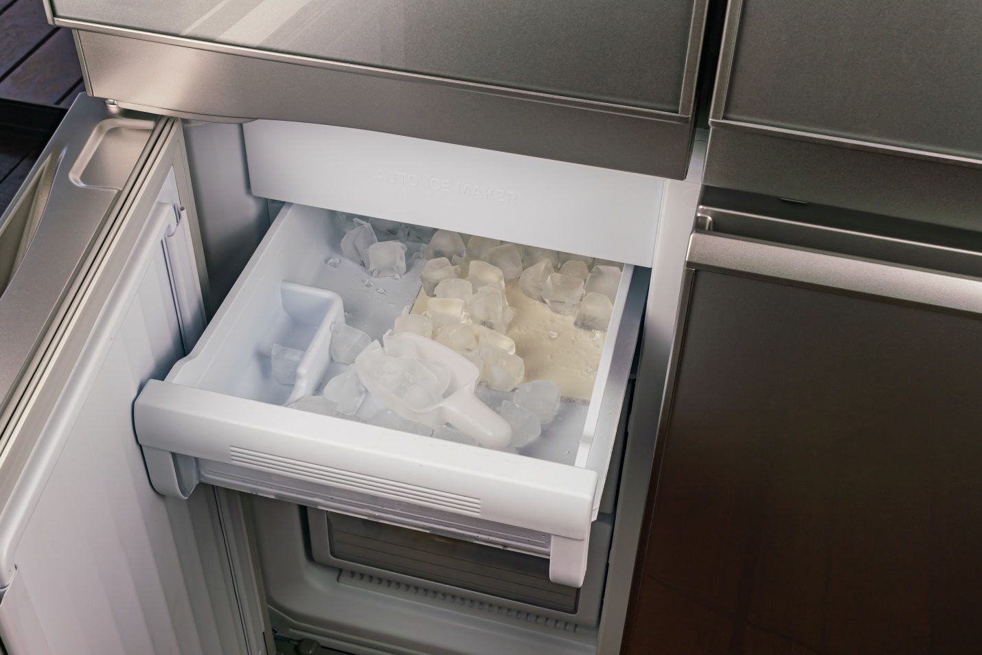 an ice machine with ice in it